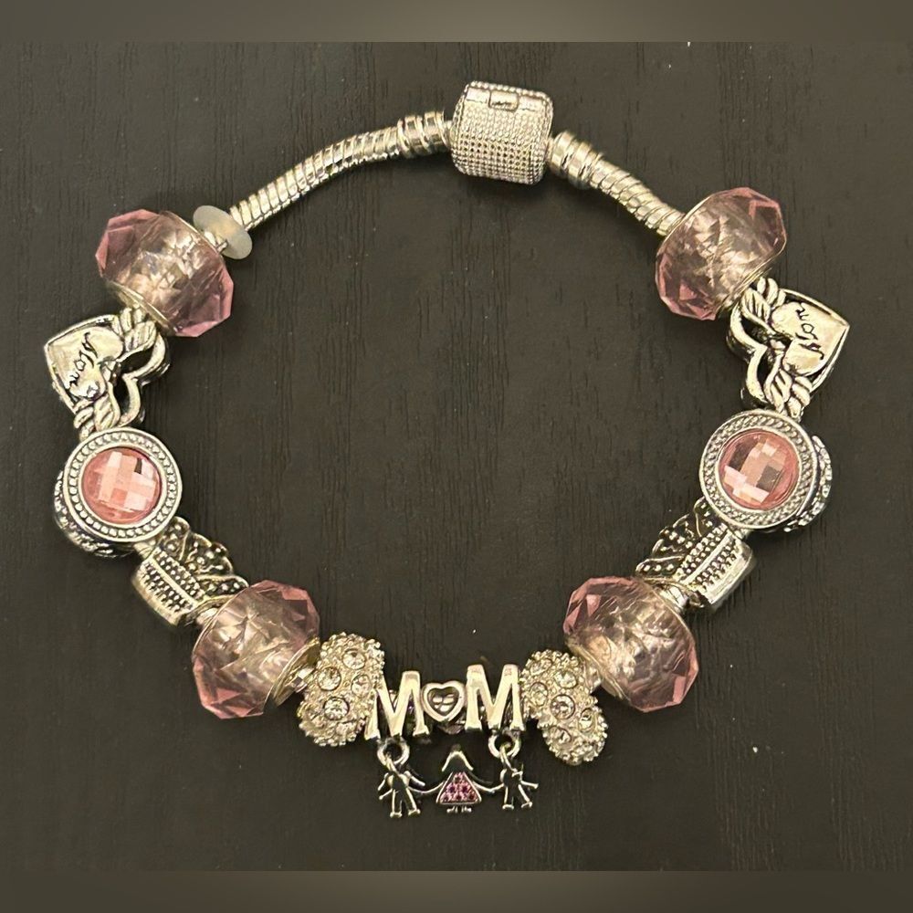 Mom Charm Bracelet - Picture 1 of 1